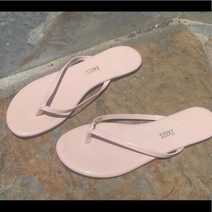 TKees | glosses flip flop in whipped cream sz 9